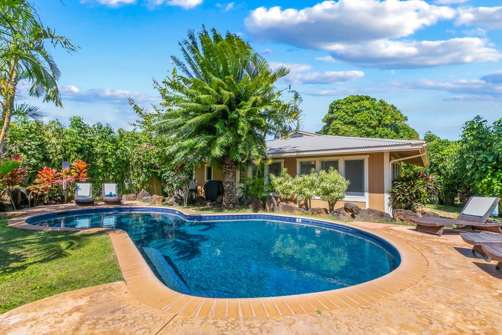 Beach Bungalow with Pool by the beach