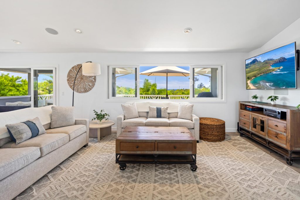 2597 Halalu Main home