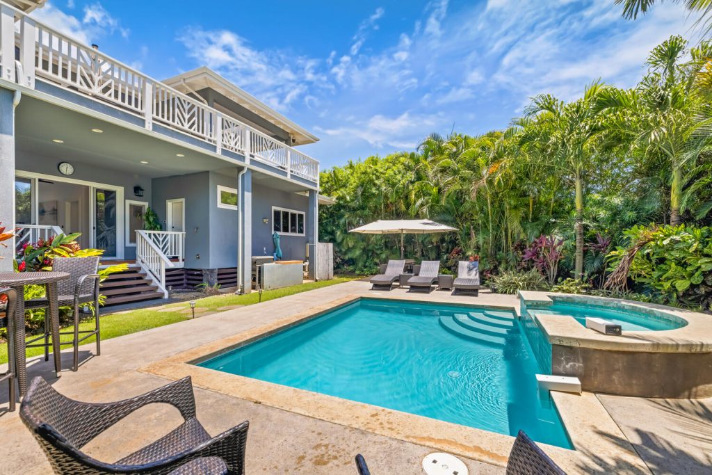 2597 Halalu Main home