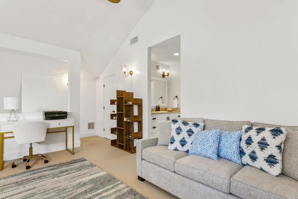 beach front condo with office